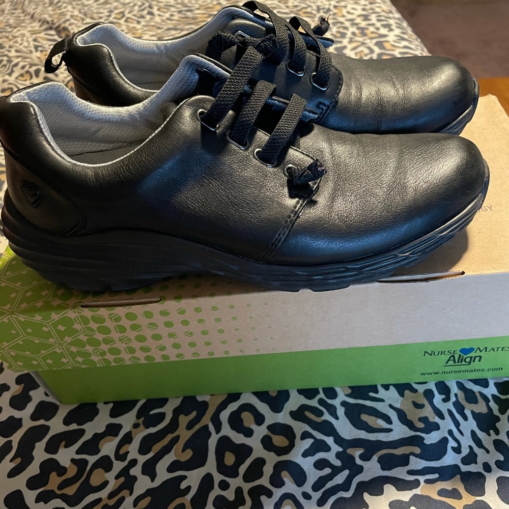 Nurses mates Align Velocity shoe